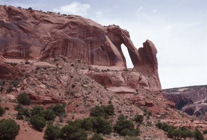 Los Gigantes Arch Arizona distant view